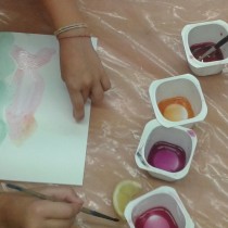 Amb productes naturals hem creat aquarel.les, cola, plastilina…